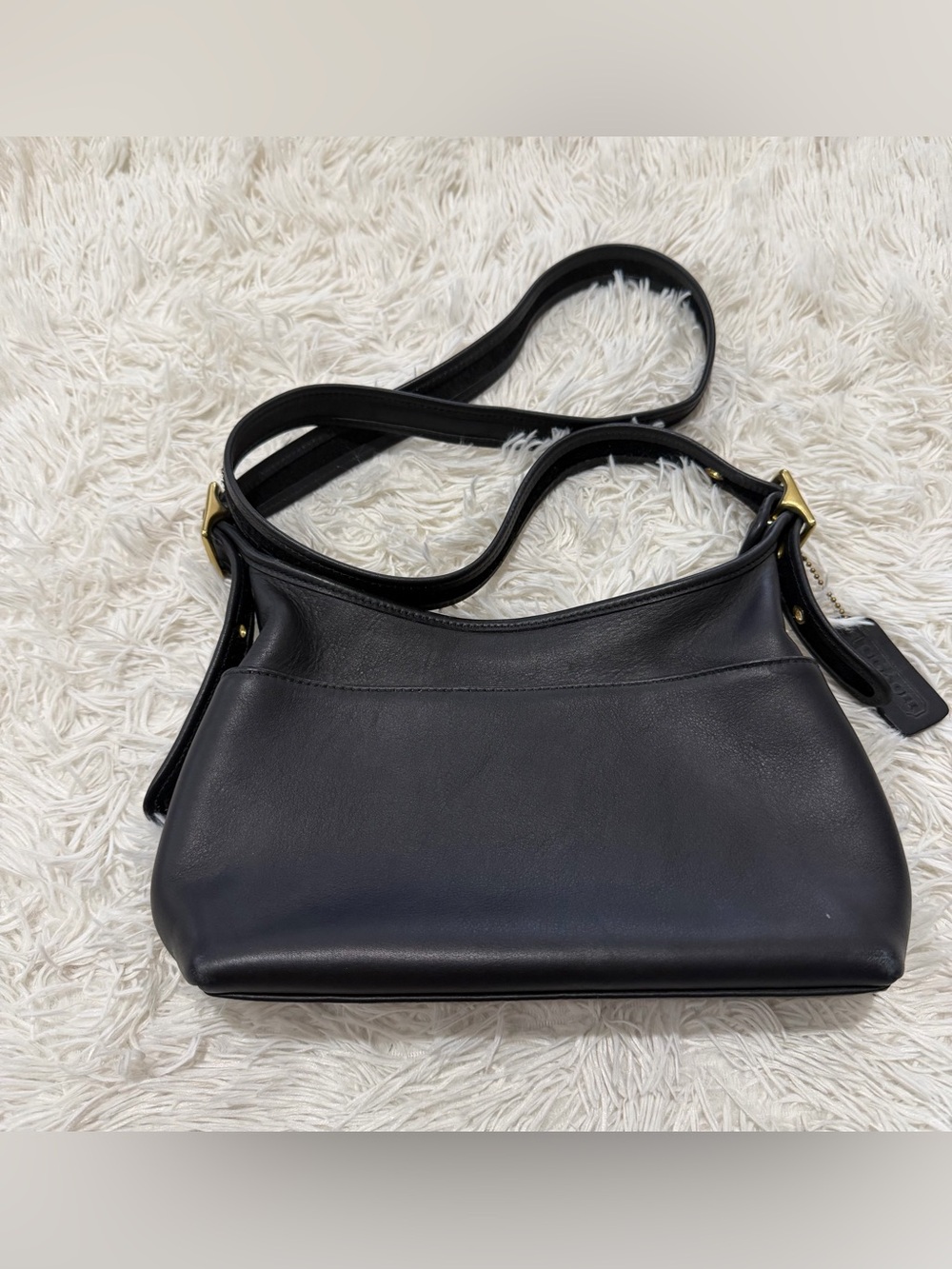 Coach Vintage Legacy Hobo Zip / Style# 9136